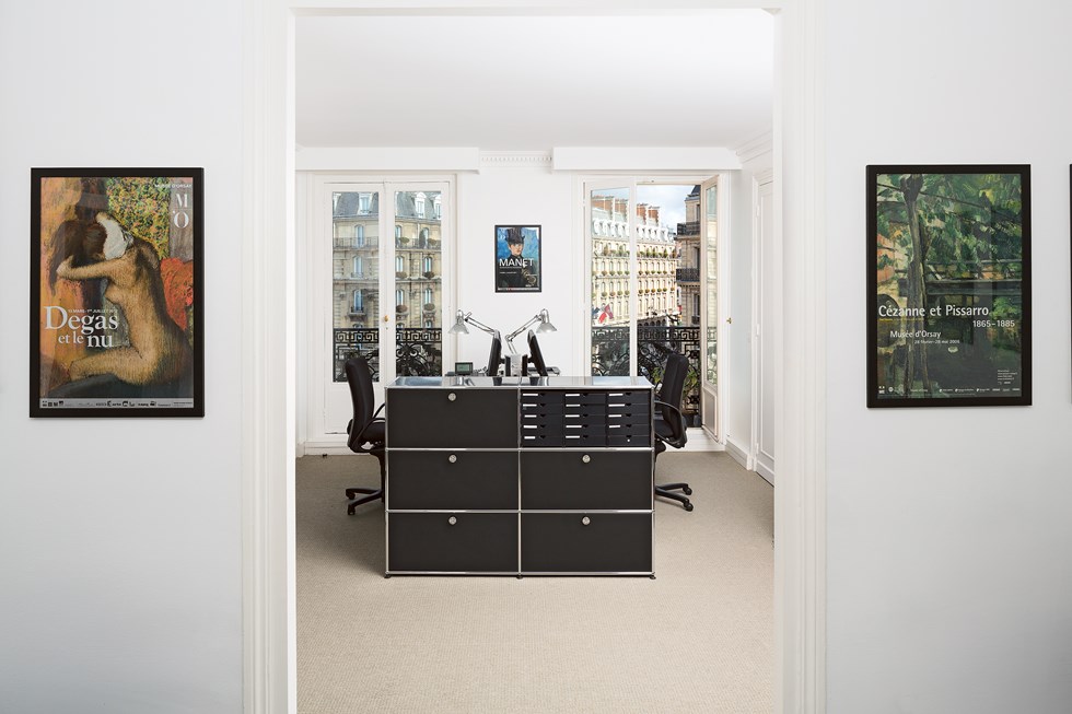 Schwarze USM Haller Büro Schreibtisch mit abschließbaren Schubladen